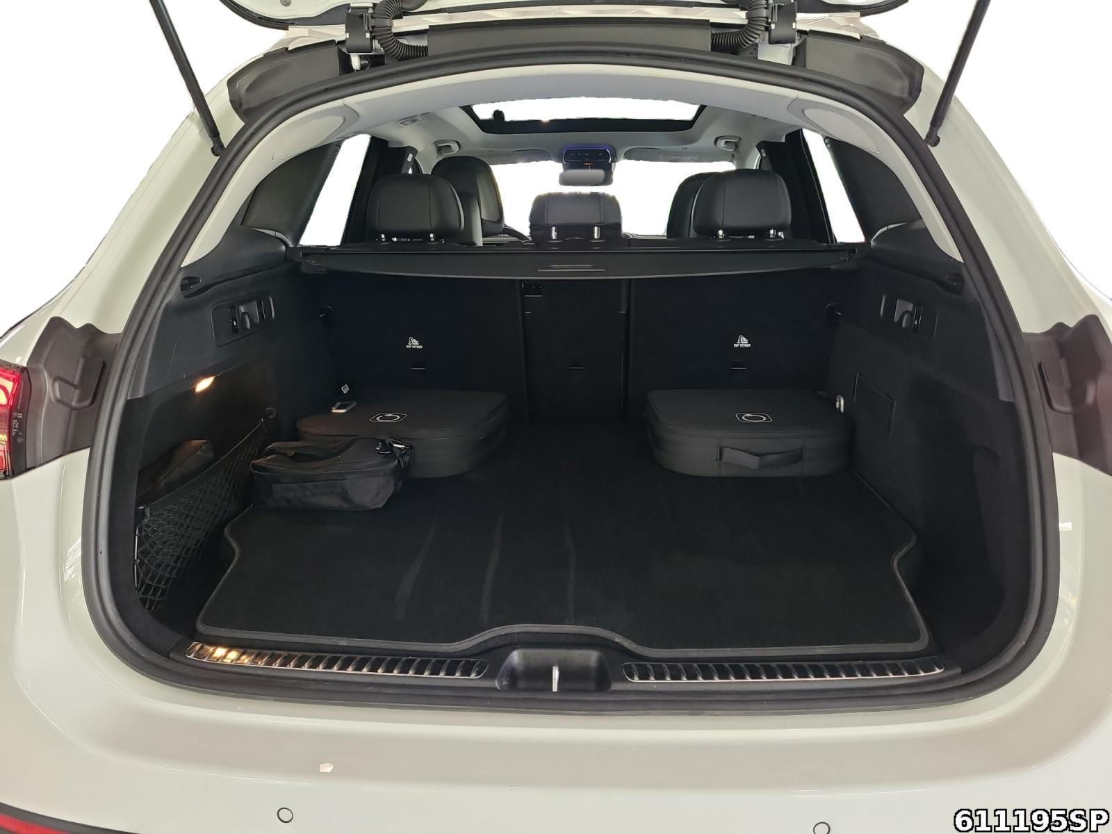 Fahrzeugabbildung Mercedes-Benz GLC 300 e 4M Avantgarde PanoAHKMemoryKamera LED