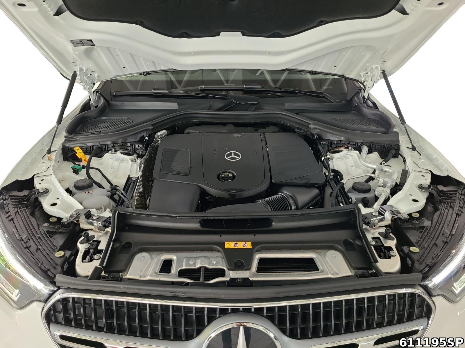 Fahrzeugabbildung Mercedes-Benz GLC 300 e 4M Avantgarde PanoAHKMemoryKamera LED