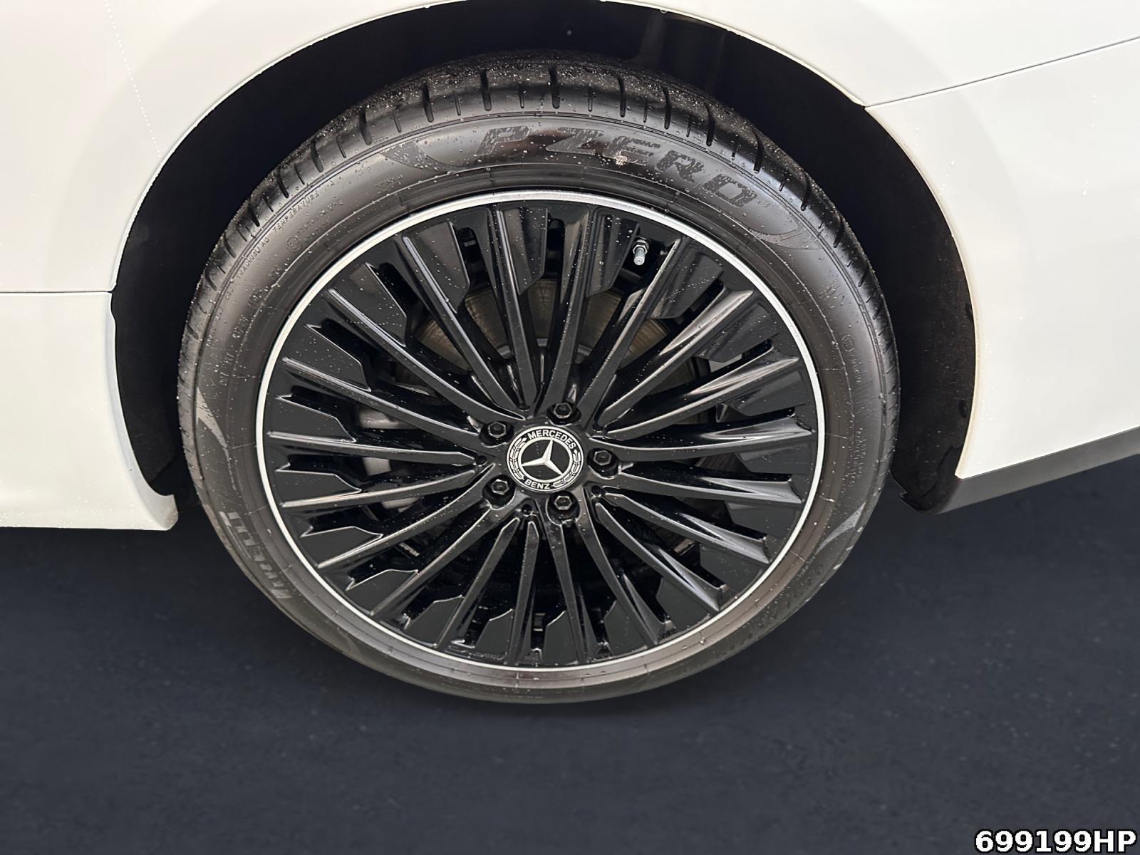Fahrzeugabbildung Mercedes-Benz CLE 300 e AMG Burmester HUD Digital-Light 360°