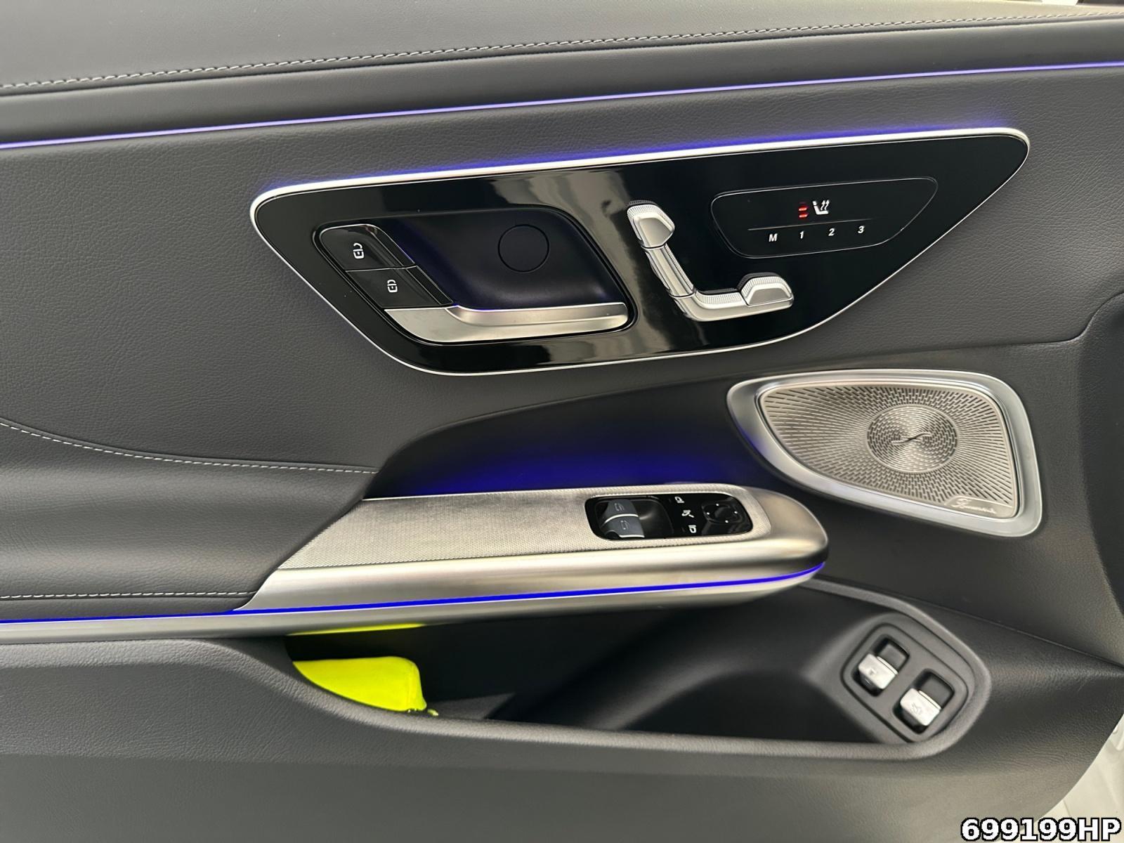 Fahrzeugabbildung Mercedes-Benz CLE 300 e AMG Burmester HUD Digital-Light 360°