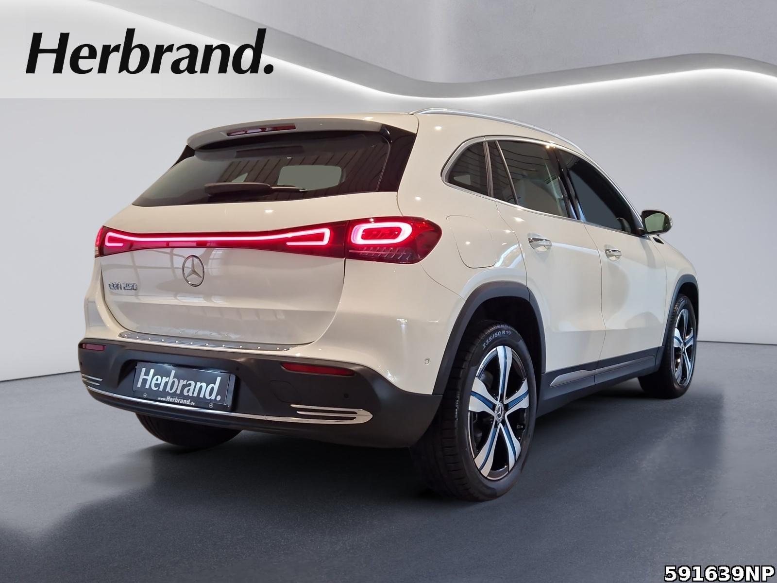 Fahrzeugabbildung Mercedes-Benz EQA Electric Art Pano Ambiente CarPlay LED