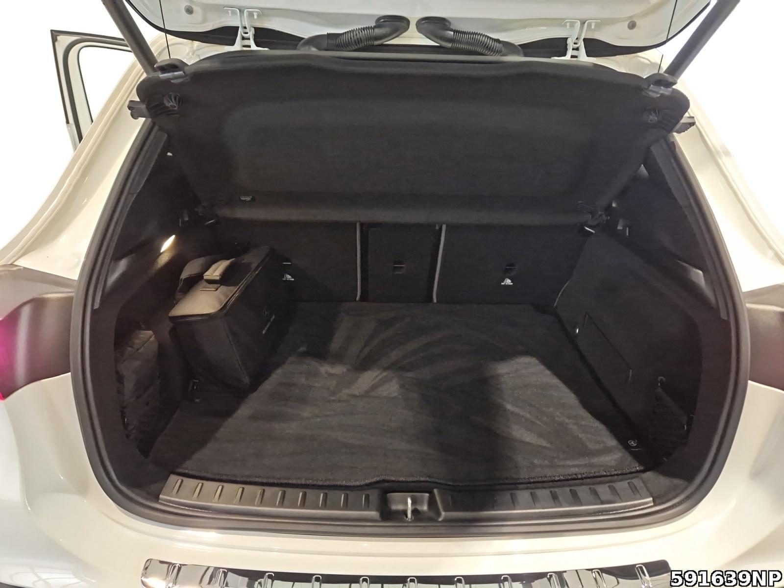 Fahrzeugabbildung Mercedes-Benz EQA Electric Art Pano Ambiente CarPlay LED