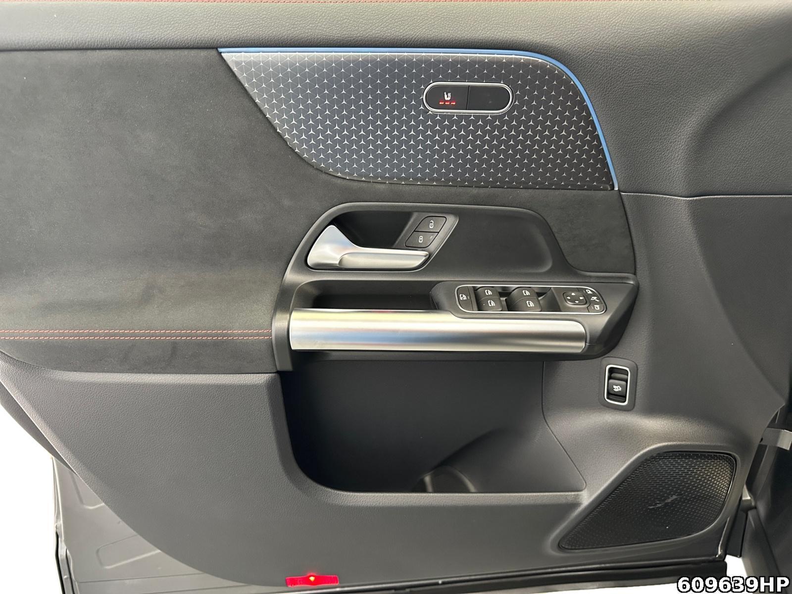 Fahrzeugabbildung Mercedes-Benz EQA 4M AMG Night KEYLESS DISTRONIC 360° Pano
