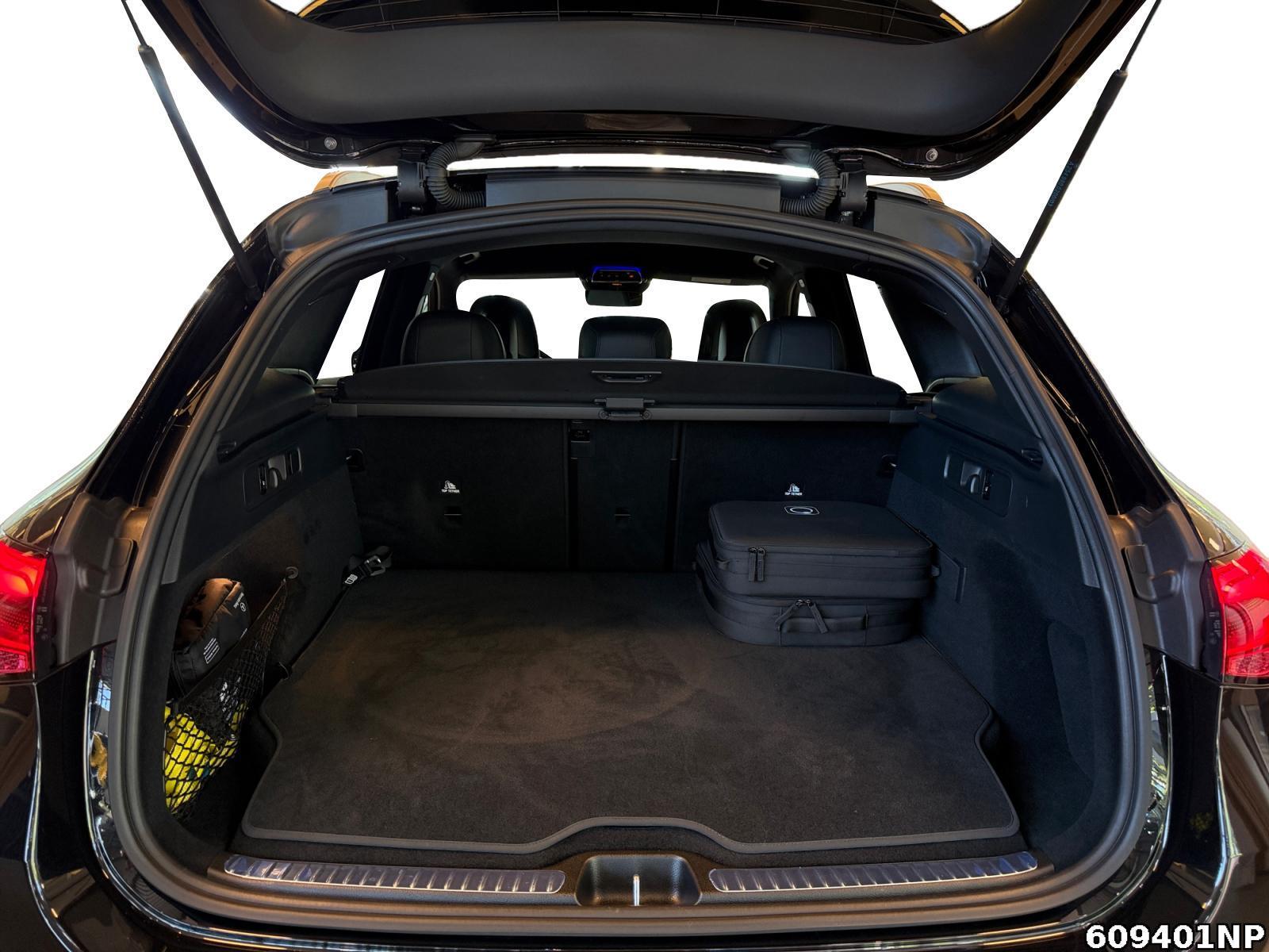 Fahrzeugabbildung Mercedes-Benz GLC 300 e 4M AMG Digital-Light Distronic Memory