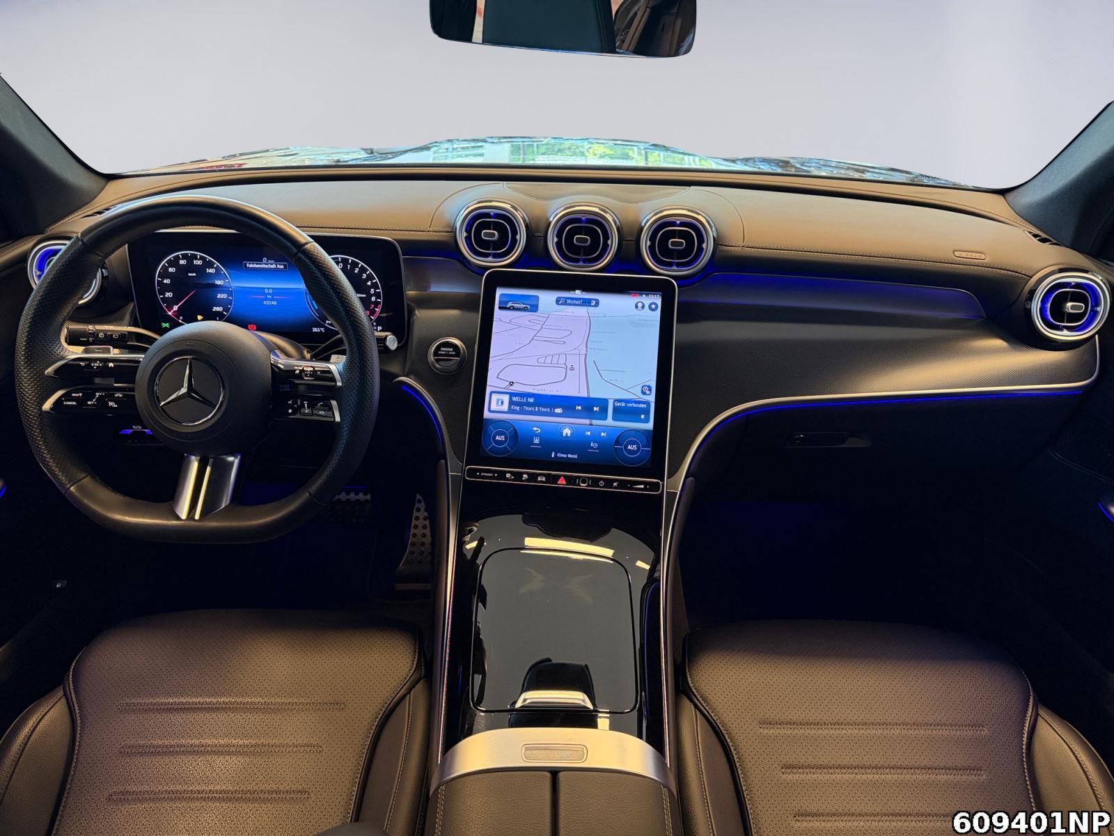 Fahrzeugabbildung Mercedes-Benz GLC 300 e 4M AMG Digital-Light Distronic Memory