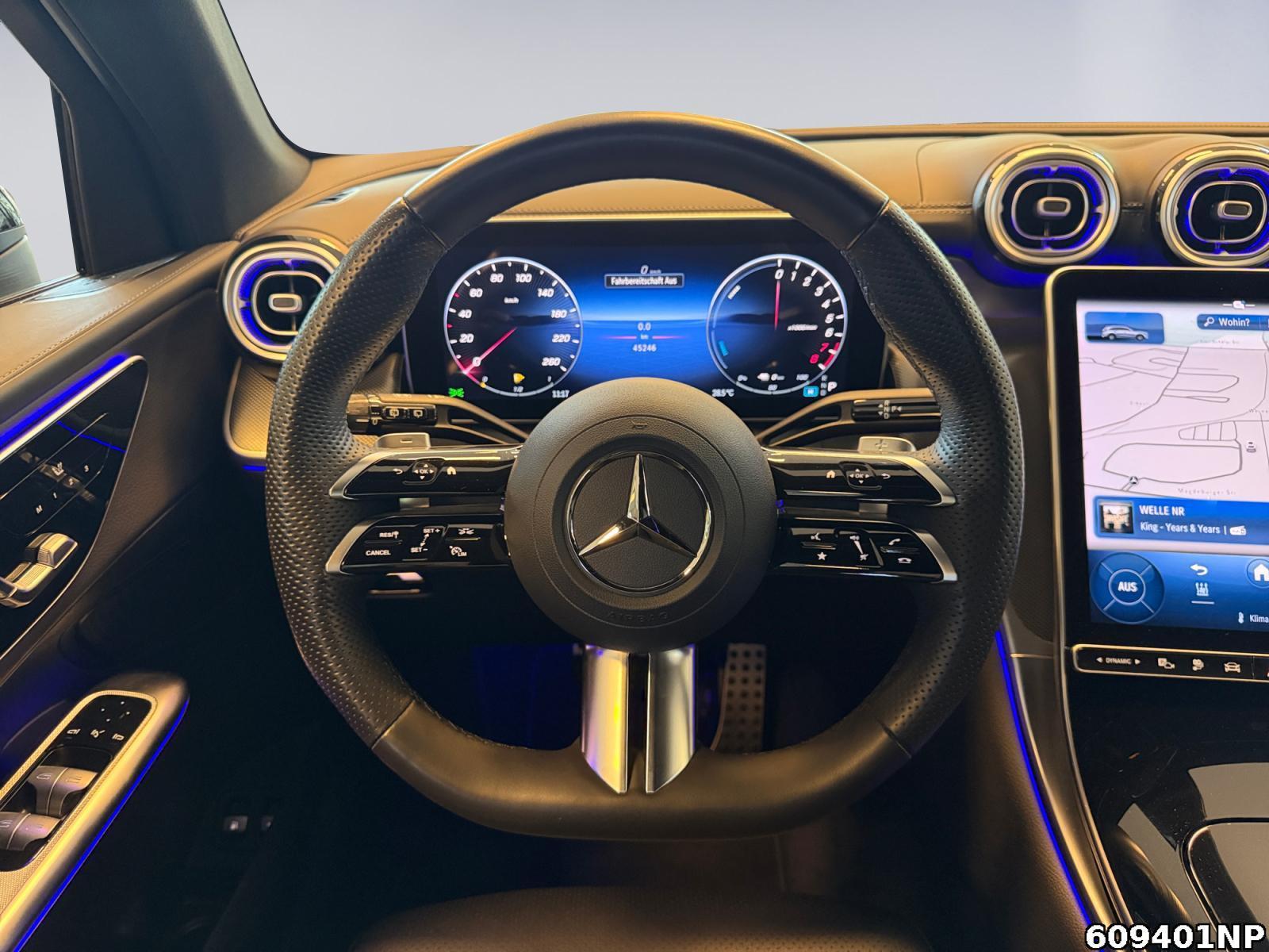 Fahrzeugabbildung Mercedes-Benz GLC 300 e 4M AMG Digital-Light Distronic Memory