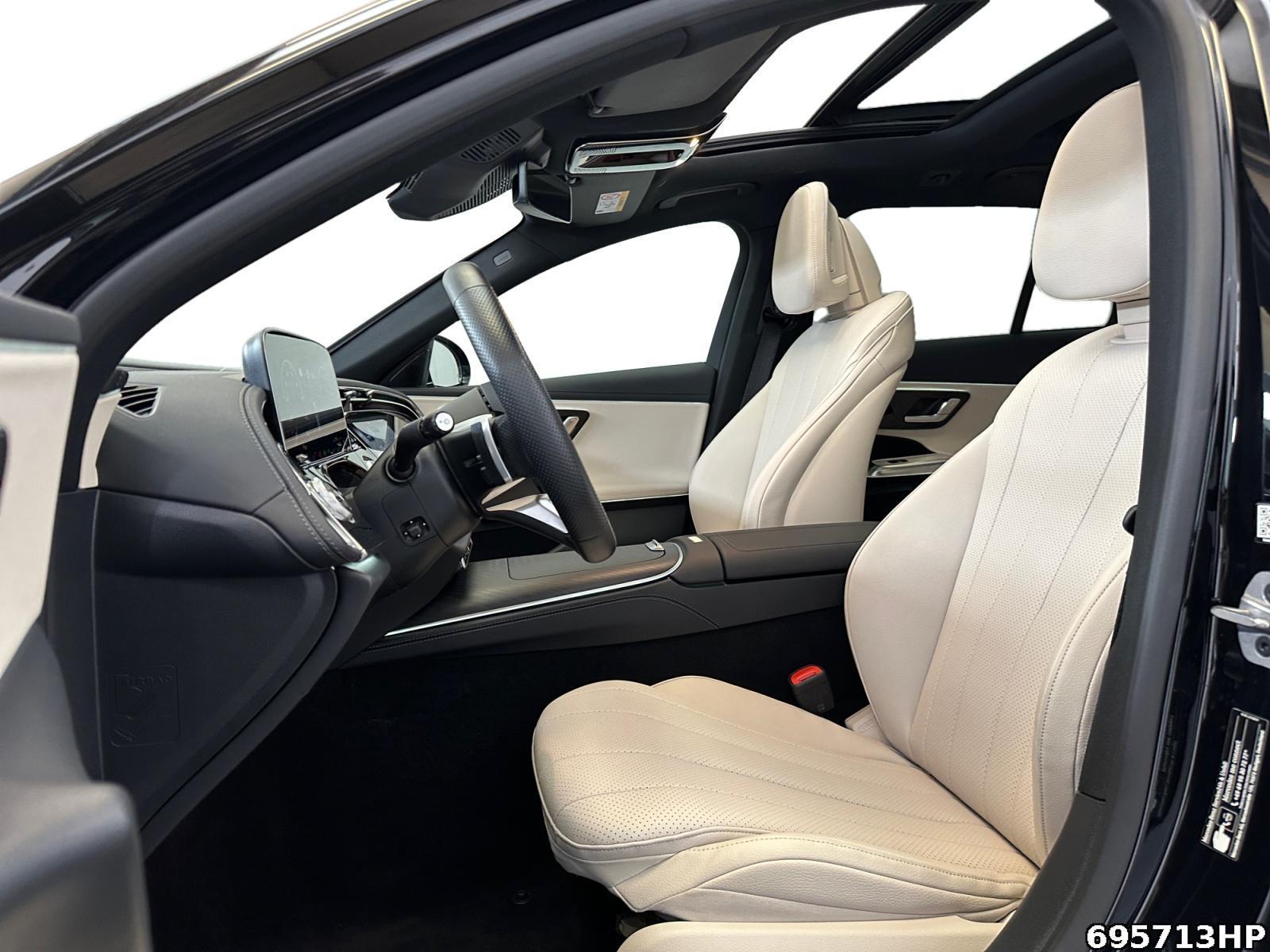 Fahrzeugabbildung Mercedes-Benz E 300 T AMG Superscreen Pano AHK Distronic