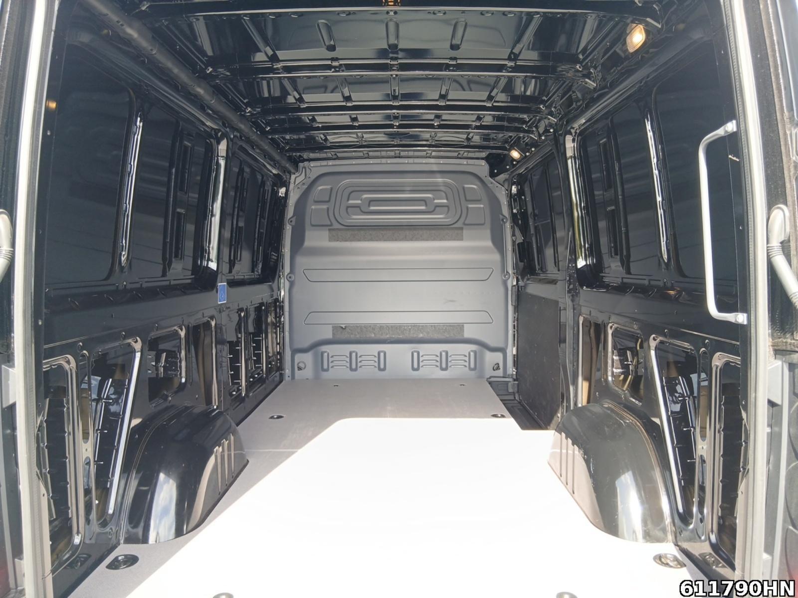 Fahrzeugabbildung Mercedes-Benz Sprinter 319 CDI Pro L2H1 Distro*AHK*LED*360°