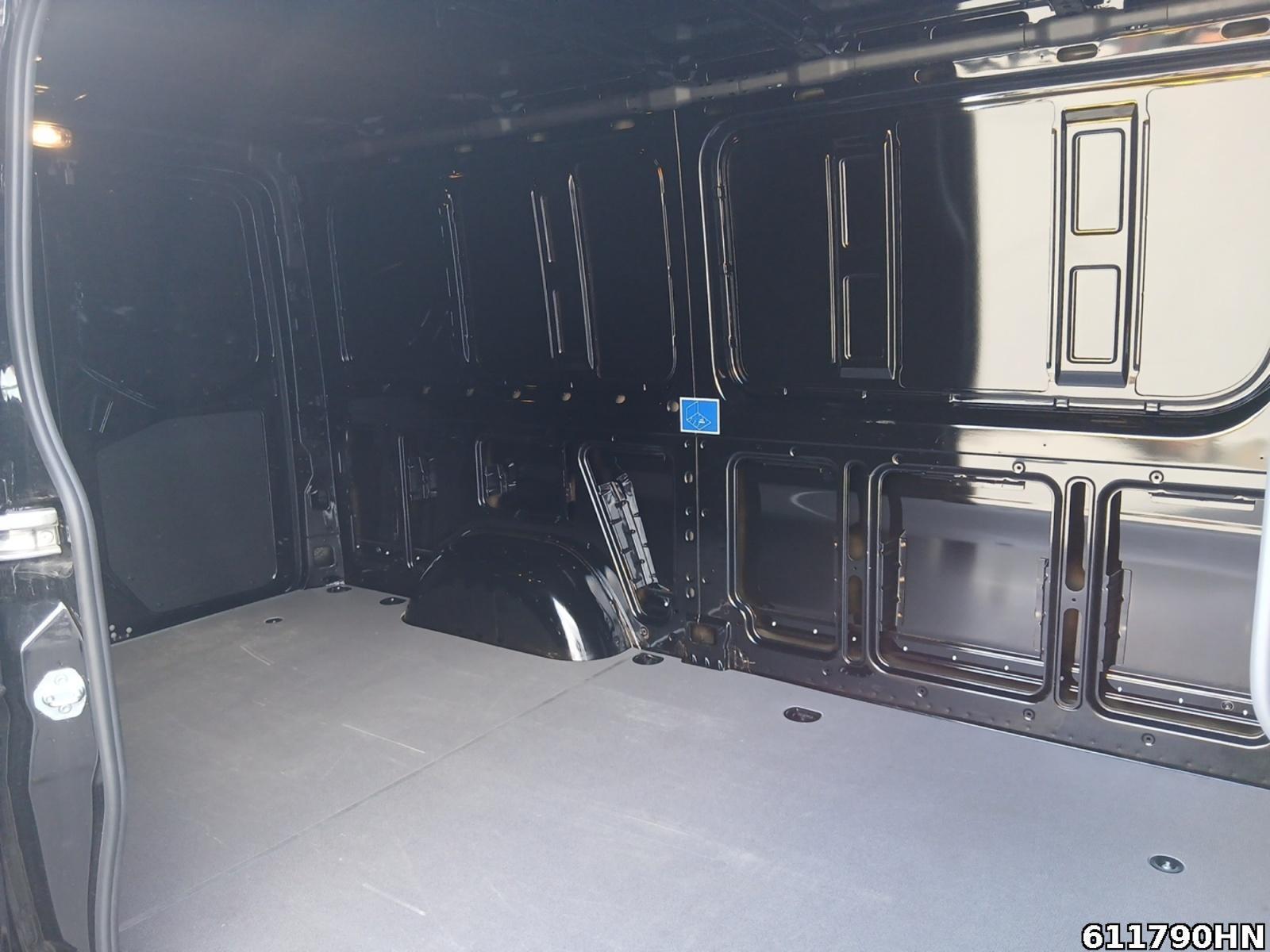 Fahrzeugabbildung Mercedes-Benz Sprinter 319 CDI Pro L2H1 Distro*AHK*LED*360°