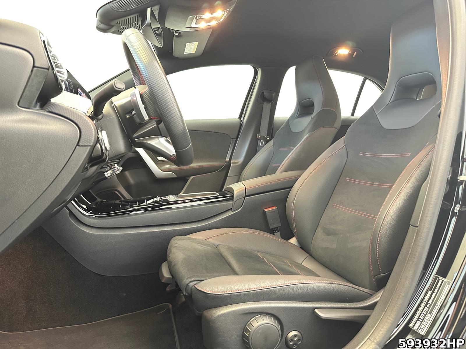 Fahrzeugabbildung Mercedes-Benz A 200 AMG Kamera KEYLESS Ambiente Spurhalte LED