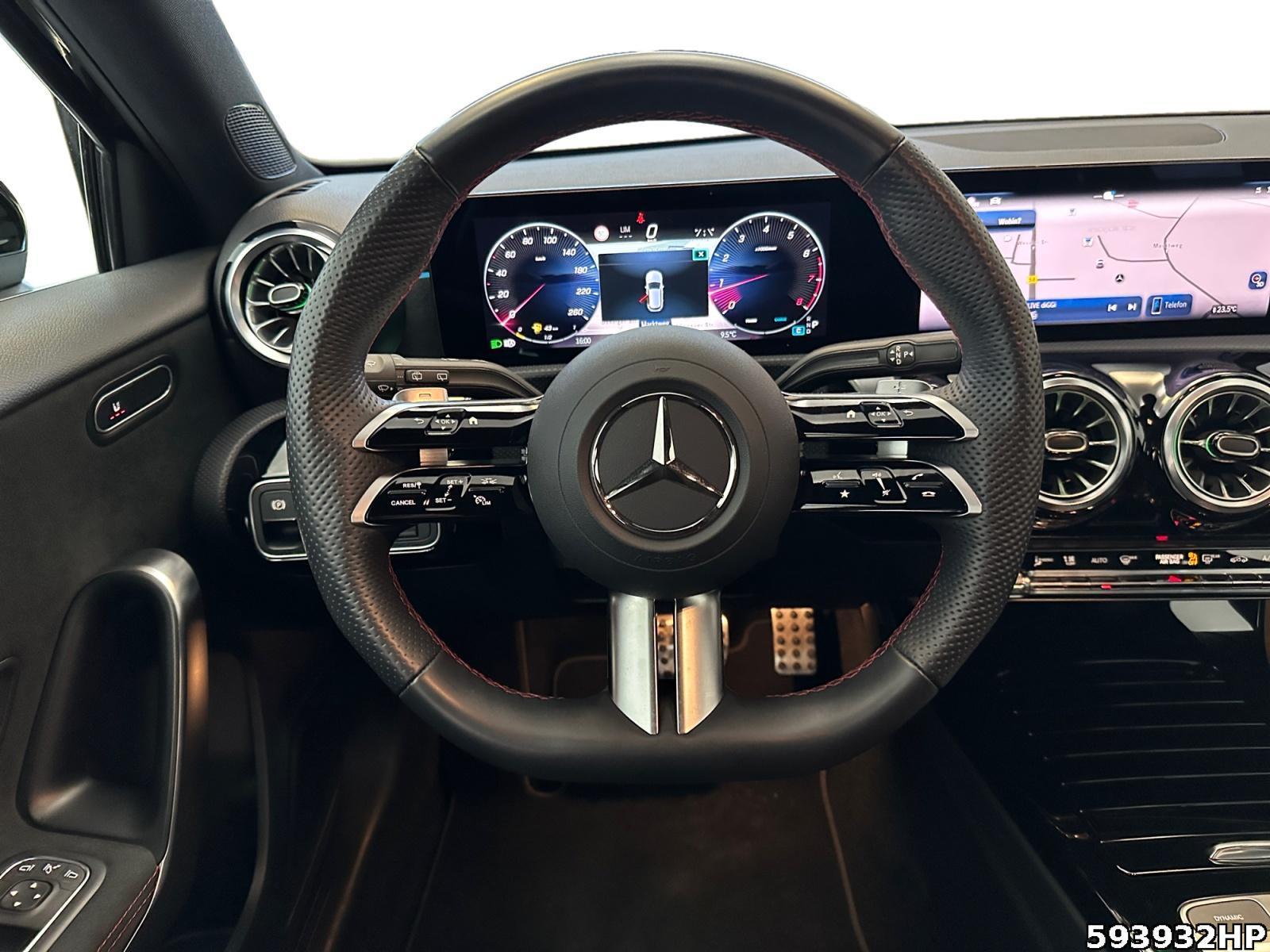 Fahrzeugabbildung Mercedes-Benz A 200 AMG Kamera KEYLESS Ambiente Spurhalte LED