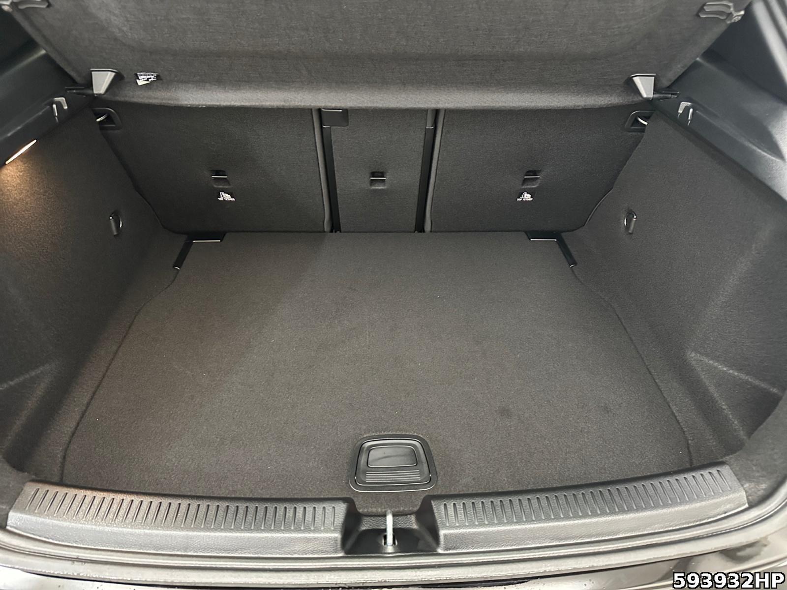 Fahrzeugabbildung Mercedes-Benz A 200 AMG Kamera KEYLESS Ambiente Spurhalte LED