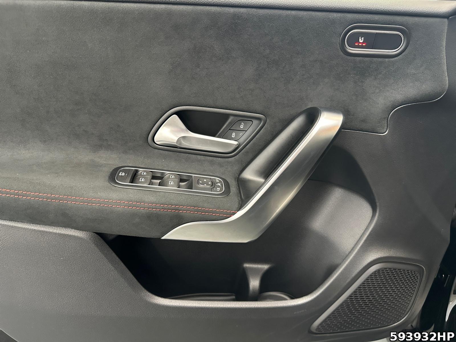 Fahrzeugabbildung Mercedes-Benz A 200 AMG Kamera KEYLESS Ambiente Spurhalte LED