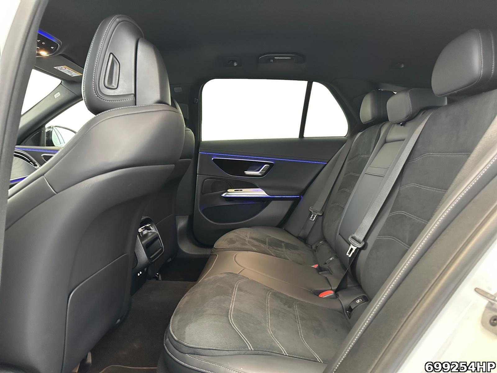 Fahrzeugabbildung Mercedes-Benz E 220 d T 4M AMG AHK Distronic Night Keyless
