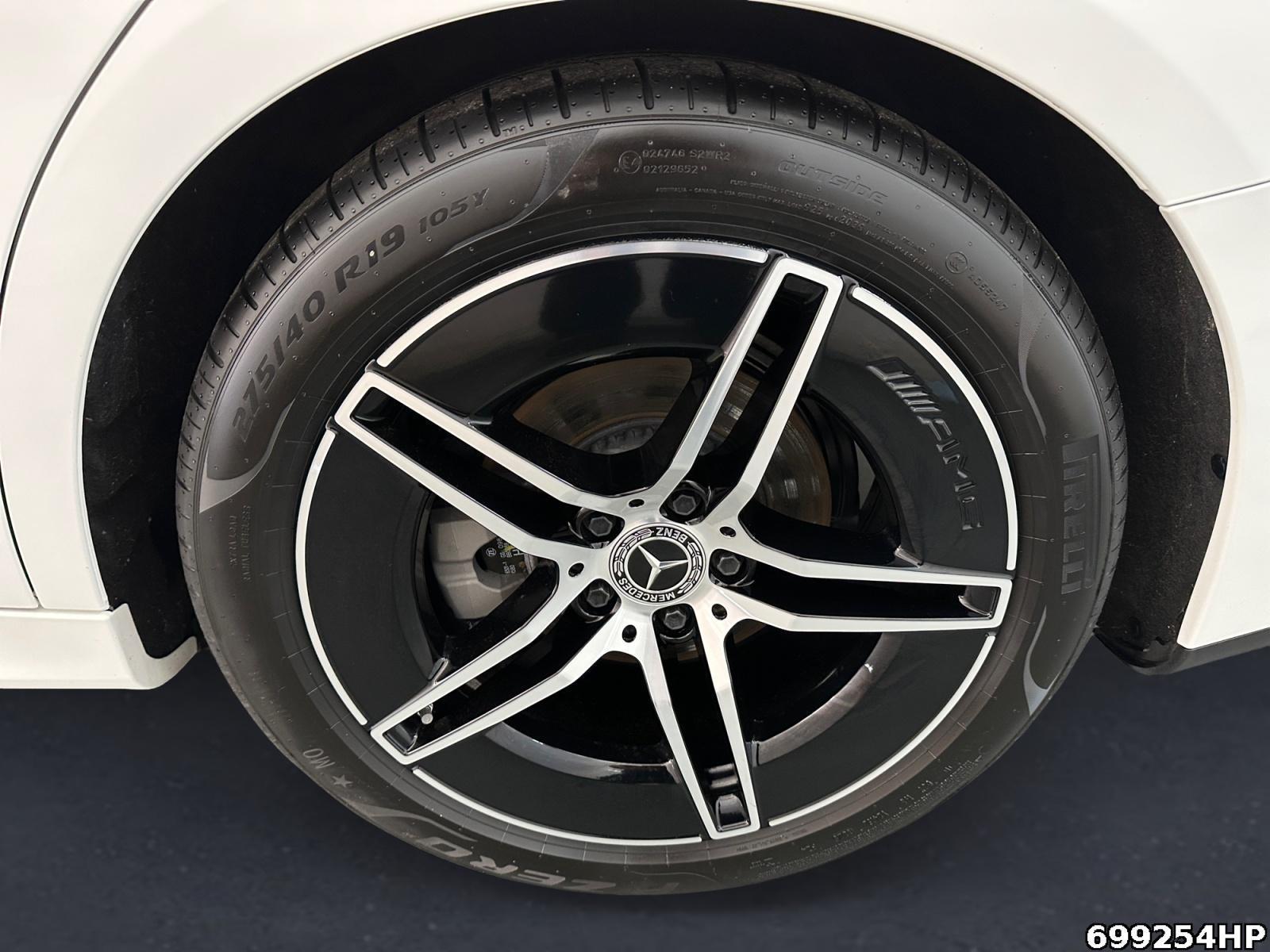 Fahrzeugabbildung Mercedes-Benz E 220 d T 4M AMG AHK Distronic Night Keyless