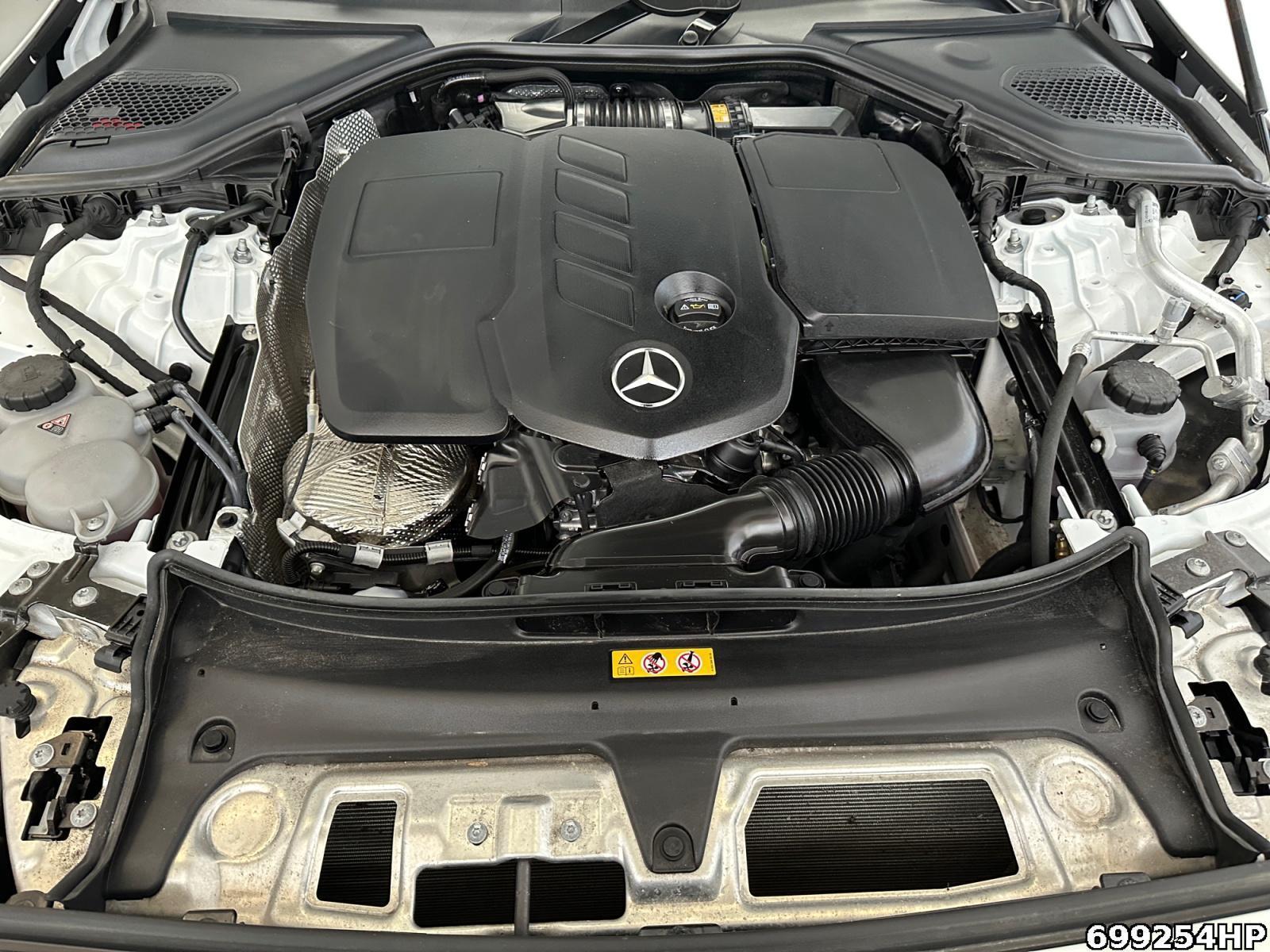 Fahrzeugabbildung Mercedes-Benz E 220 d T 4M AMG AHK Distronic Night Keyless