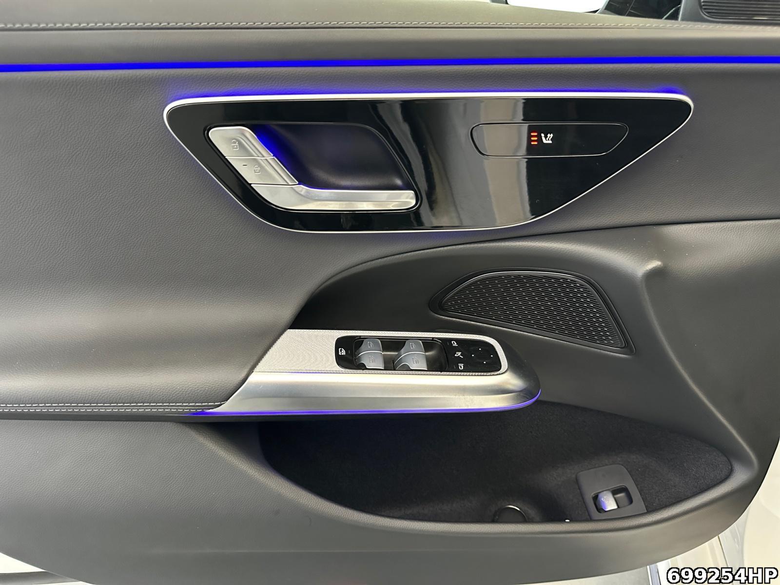 Fahrzeugabbildung Mercedes-Benz E 220 d T 4M AMG AHK Distronic Night Keyless
