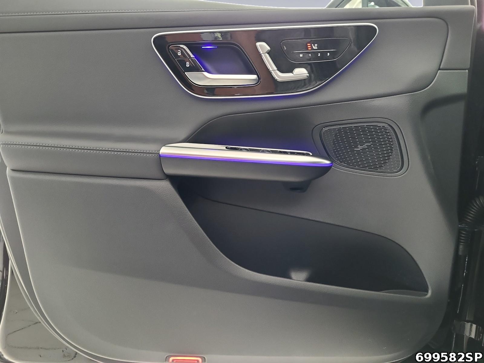 Fahrzeugabbildung Mercedes-Benz GLC 300 e 4M AMG AHK Digital Light 360° Distron.