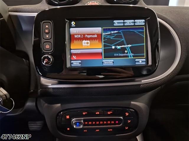 Fahrzeugabbildung Smart ForTwo EQ Navi Media Zusatzinstrumente LMF 15