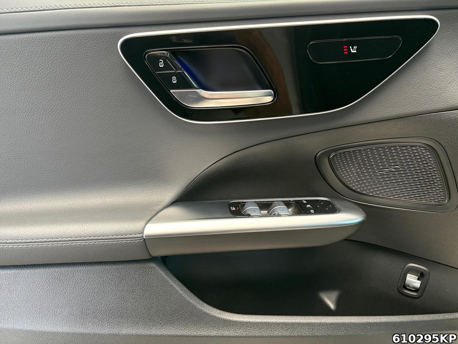 Fahrzeugabbildung Mercedes-Benz C 180 AMG Keyless Night Totw Kamera Carplay LED