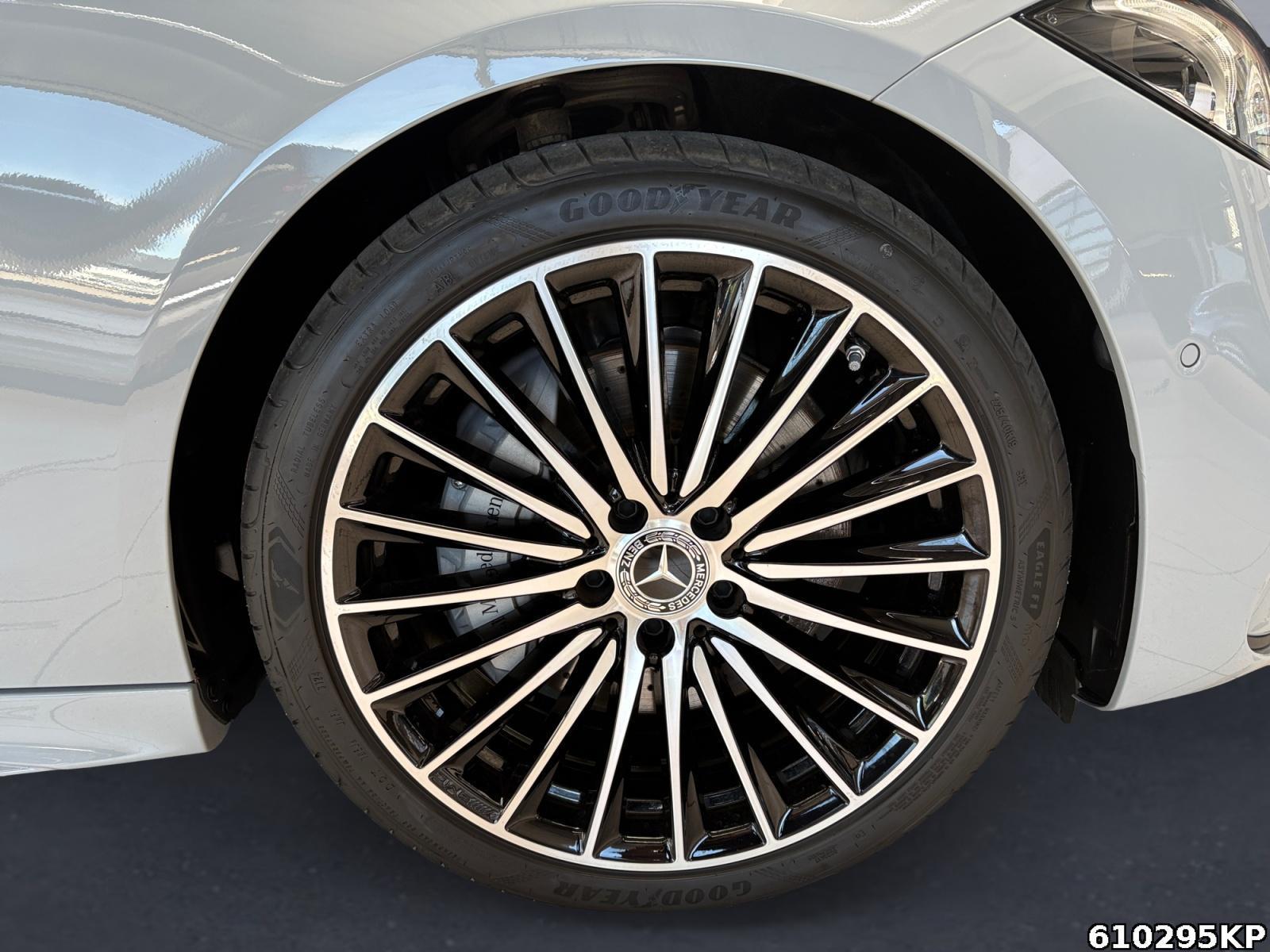 Fahrzeugabbildung Mercedes-Benz C 180 AMG Keyless Night Totw Kamera Carplay LED