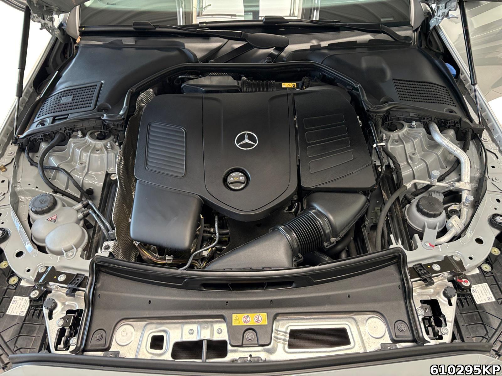 Fahrzeugabbildung Mercedes-Benz C 180 AMG Keyless Night Totw Kamera Carplay LED