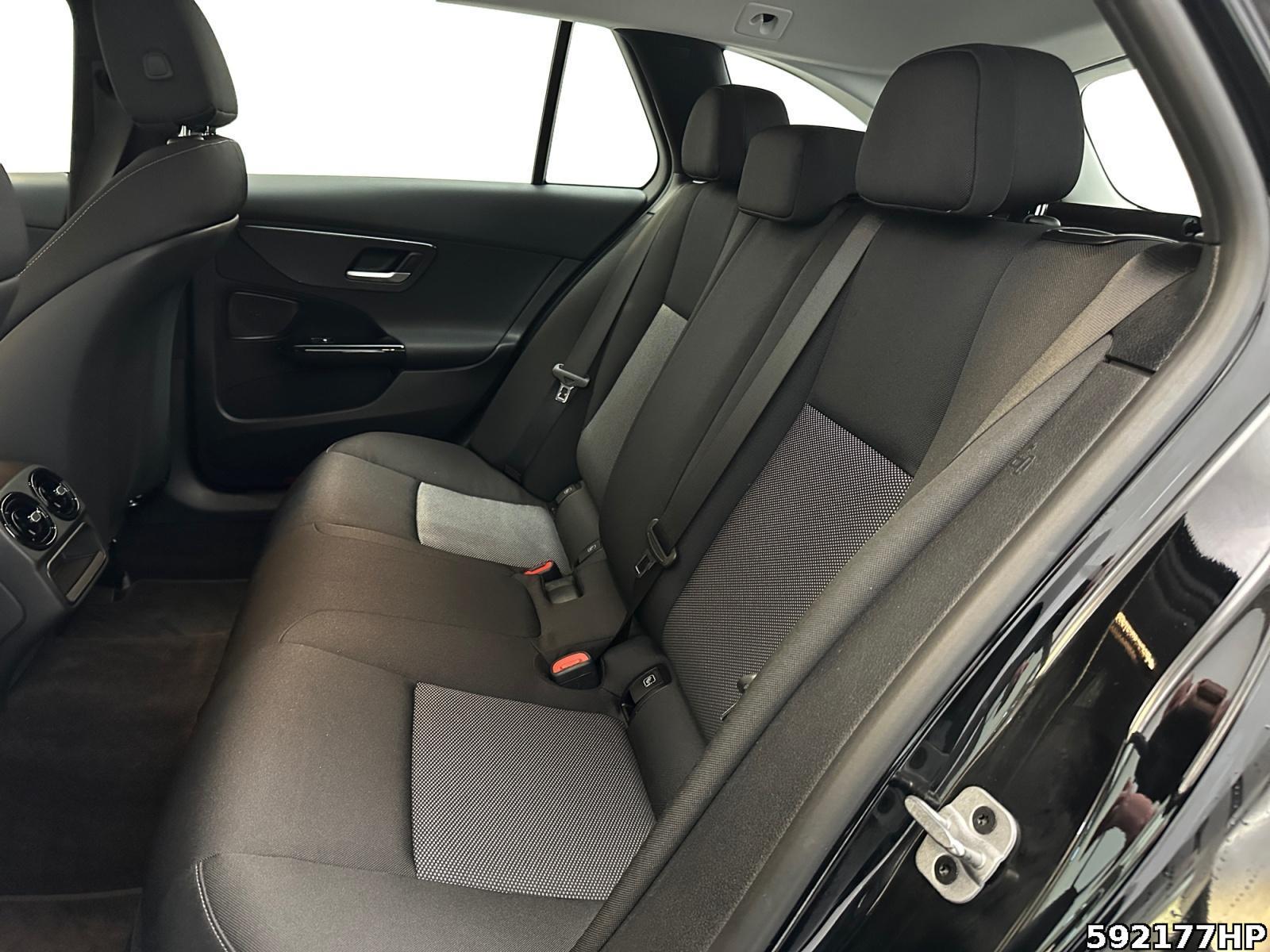 Fahrzeugabbildung Mercedes-Benz C 300 e T Avantgarde Anhängevorrichtung LED