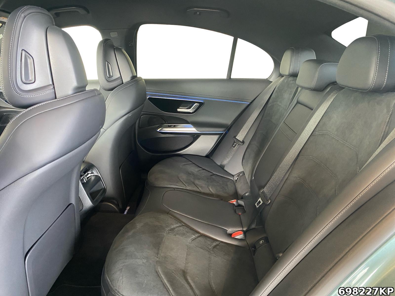 Fahrzeugabbildung Mercedes-Benz E 220 d AMG AHK Night Totw. Kamera Ambiente+ 19