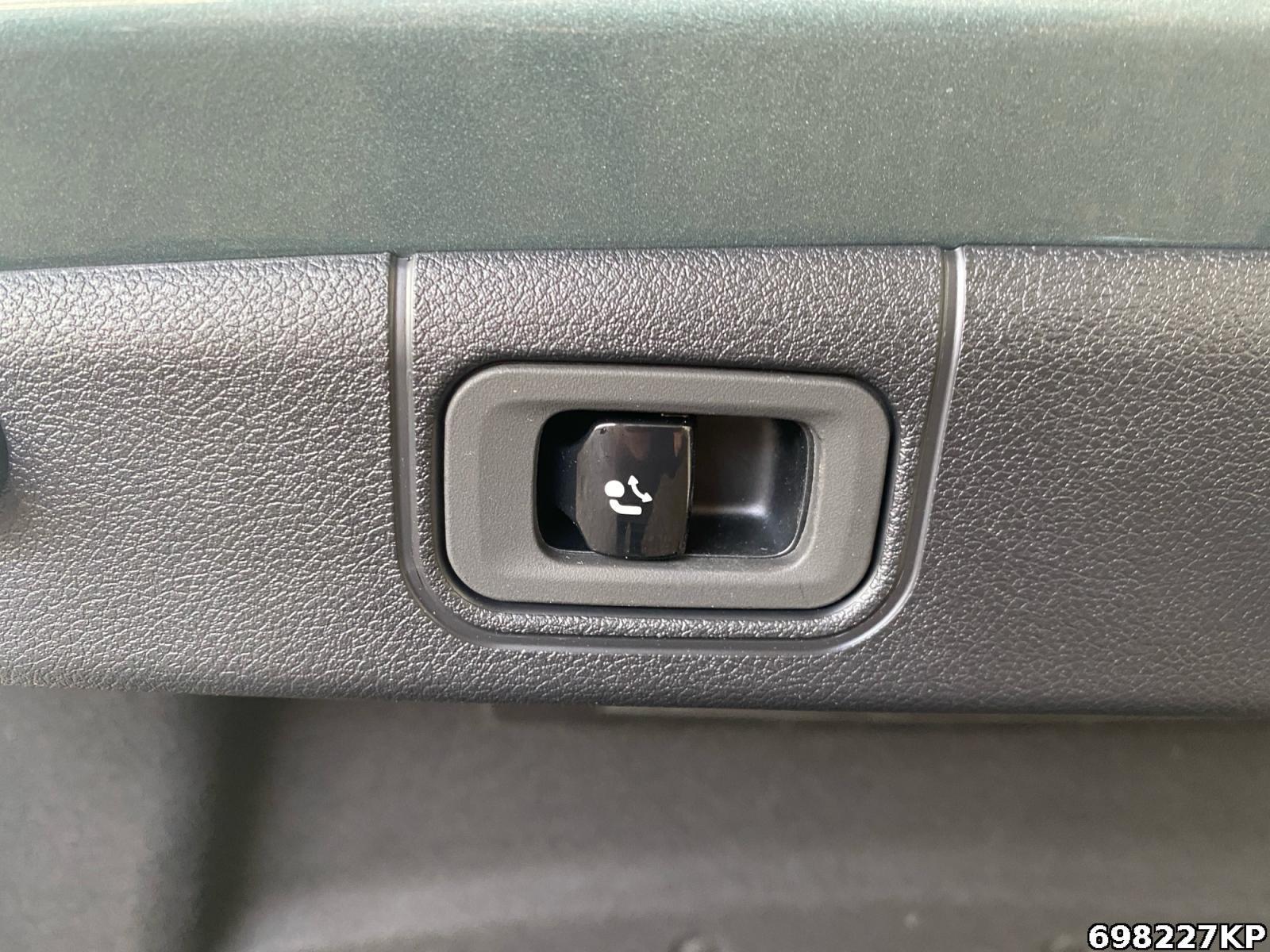 Fahrzeugabbildung Mercedes-Benz E 220 d AMG AHK Night Totw. Kamera Ambiente+ 19