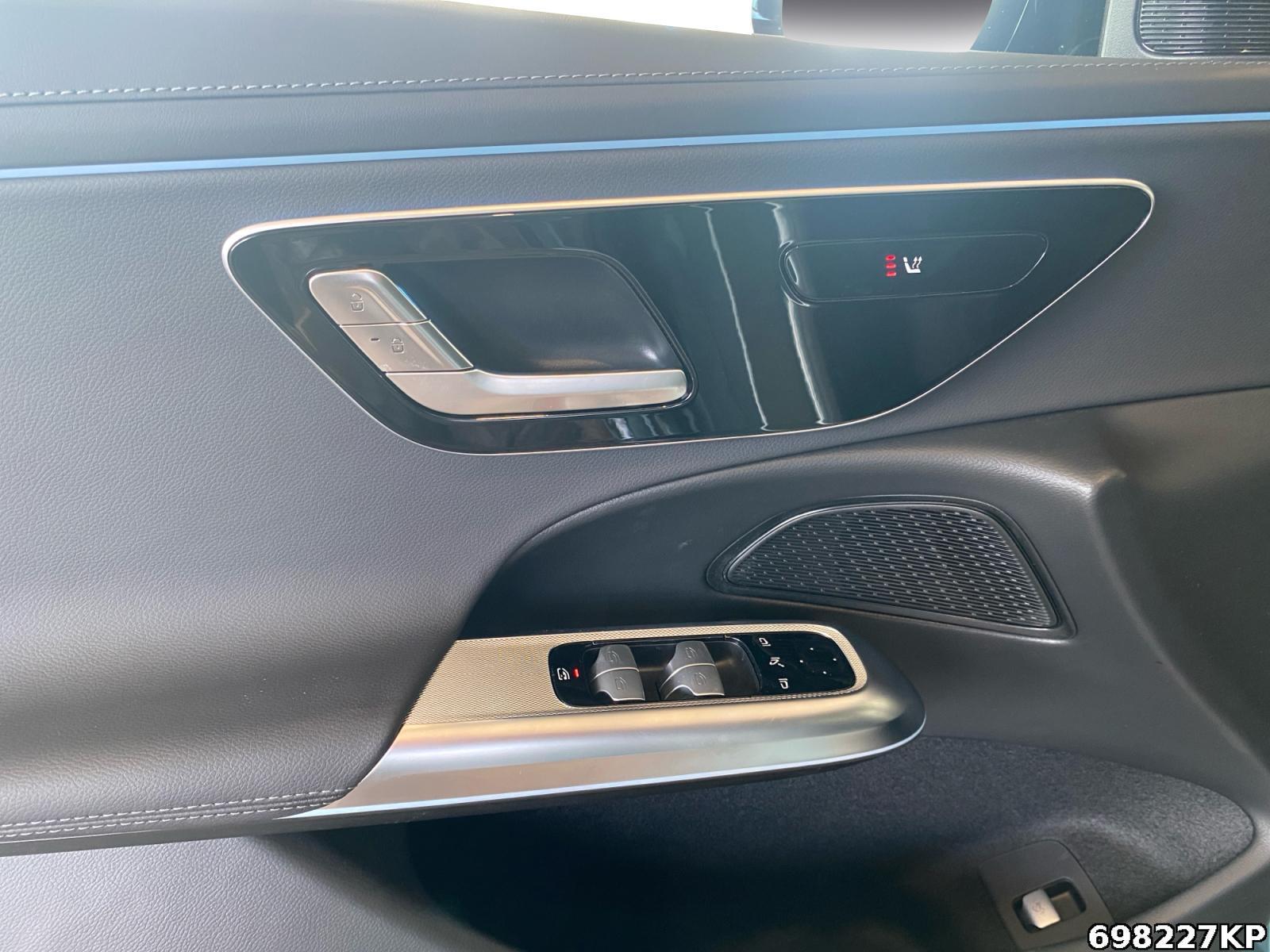 Fahrzeugabbildung Mercedes-Benz E 220 d AMG AHK Night Totw. Kamera Ambiente+ 19