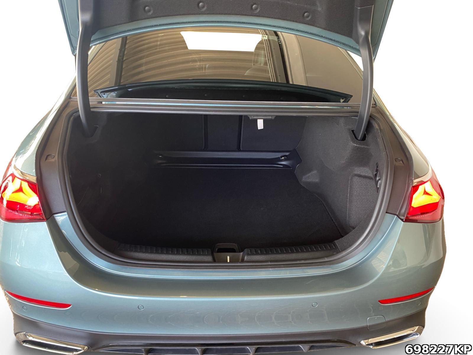 Fahrzeugabbildung Mercedes-Benz E 220 d AMG AHK Night Totw. Kamera Ambiente+ 19