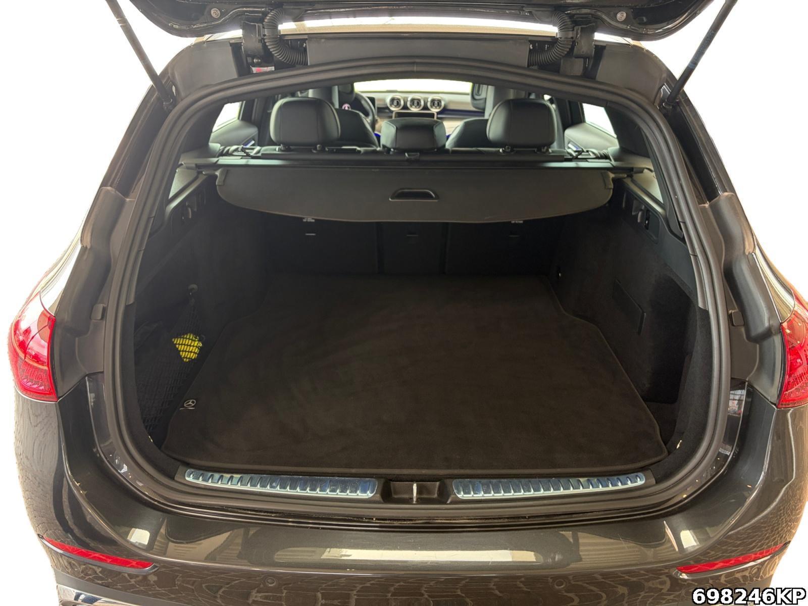 Fahrzeugabbildung Mercedes-Benz C 300 T AMG Line AHK 360° Digital Light Memory.