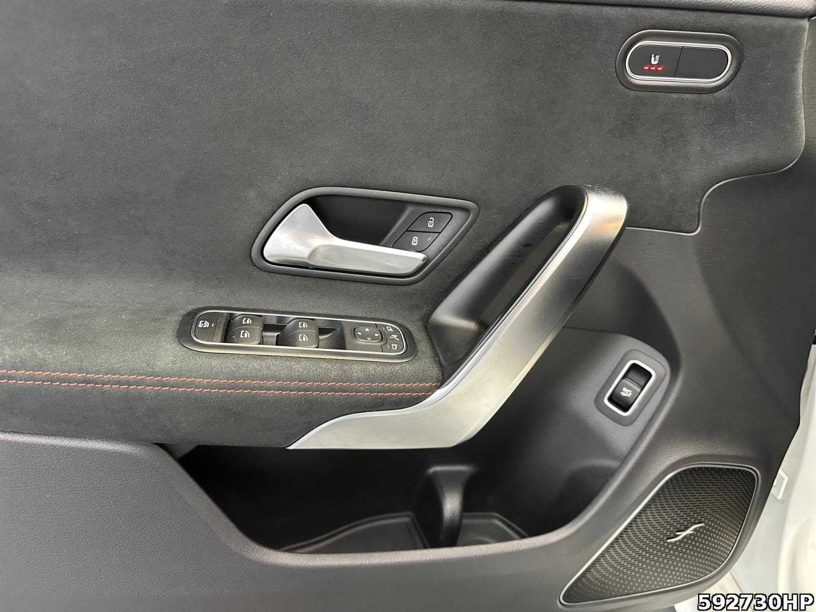 Fahrzeugabbildung Mercedes-Benz CLA 200 Shooting Brake AMG Line Burmester Pano.