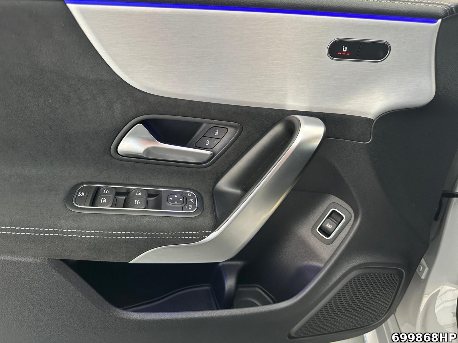 Fahrzeugabbildung Mercedes-Benz CLA 200 Coupé AMG Night DISTRONIC Kamera 19