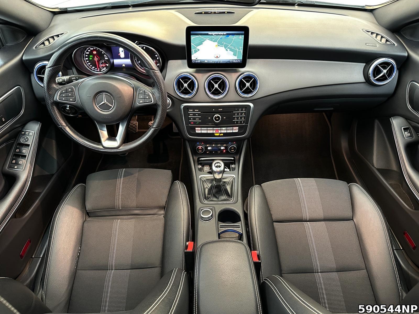 Fahrzeugabbildung Mercedes-Benz CLA 200 Shooting Brake Urban Pano Kamera Ambient