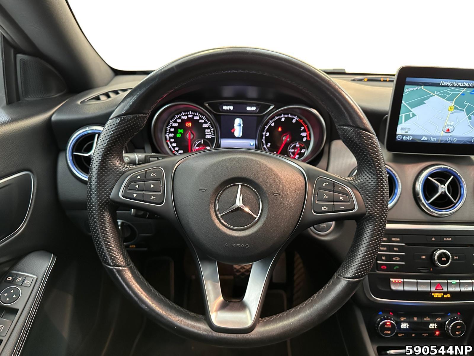 Fahrzeugabbildung Mercedes-Benz CLA 200 Shooting Brake Urban Pano Kamera Ambient