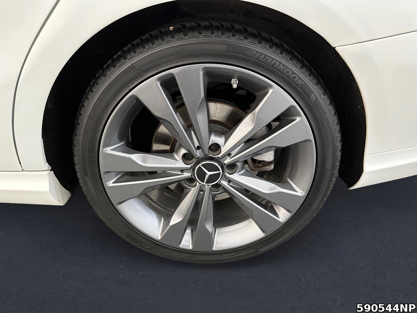Fahrzeugabbildung Mercedes-Benz CLA 200 Shooting Brake Urban Pano Kamera Ambient