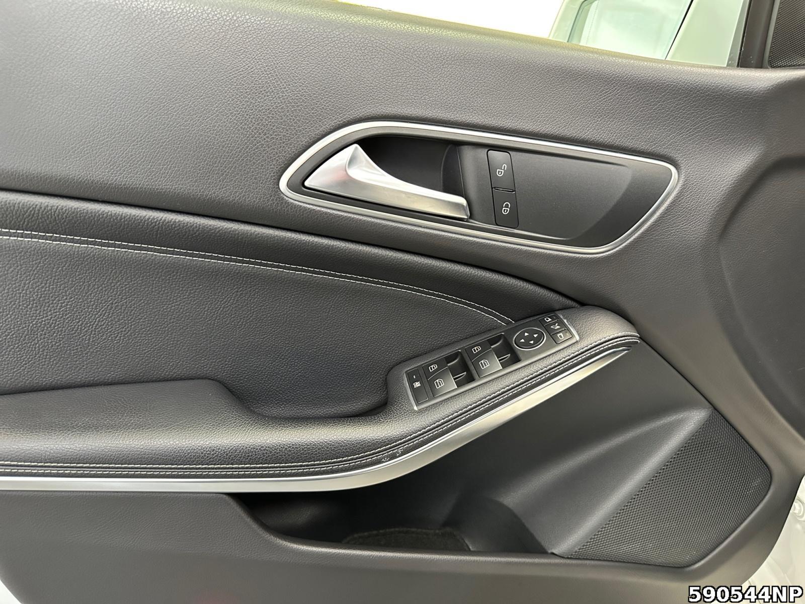 Fahrzeugabbildung Mercedes-Benz CLA 200 Shooting Brake Urban Pano Kamera Ambient