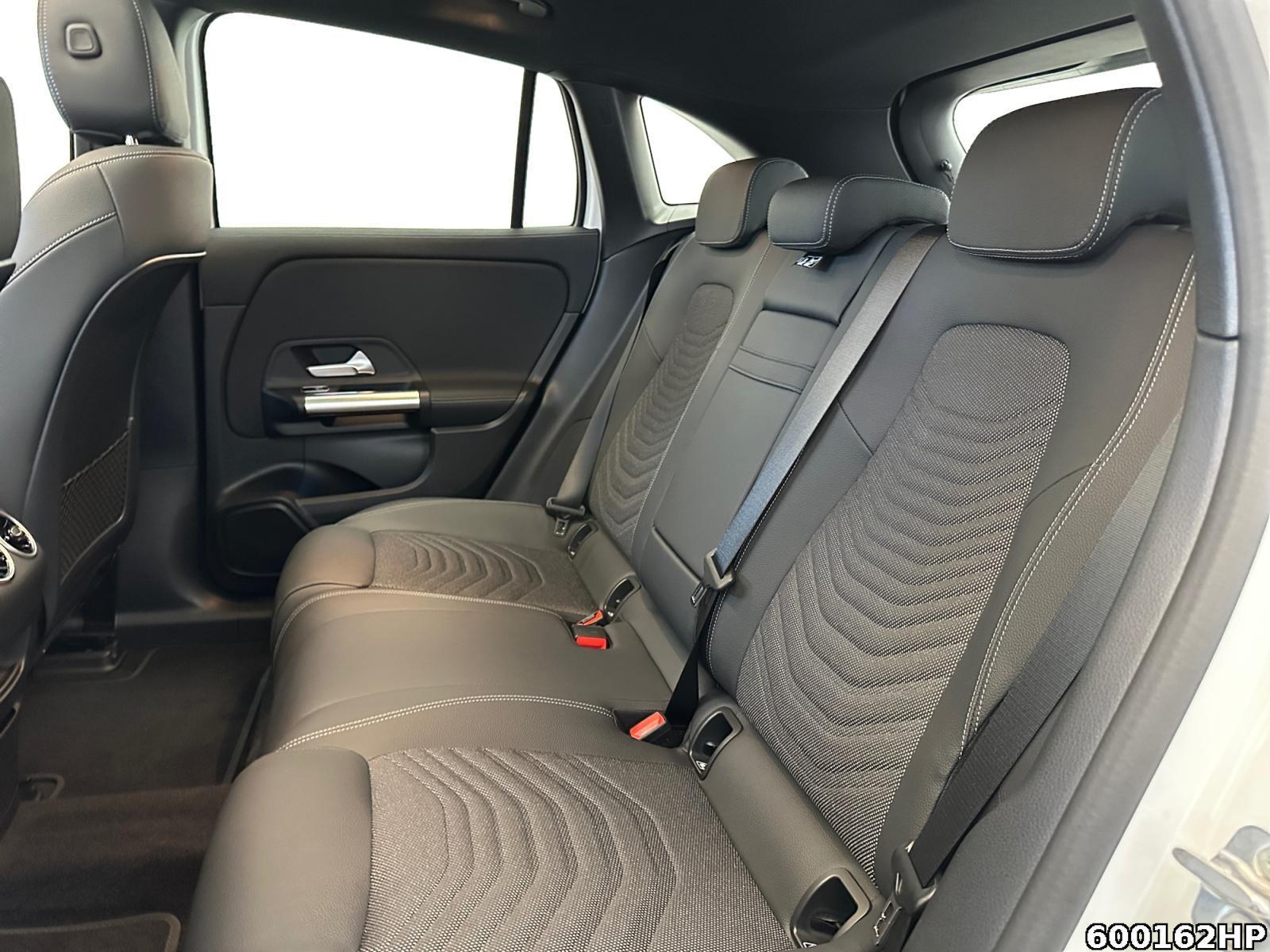 Fahrzeugabbildung Mercedes-Benz EQA Progressive Pano Ambiente Distronic LED