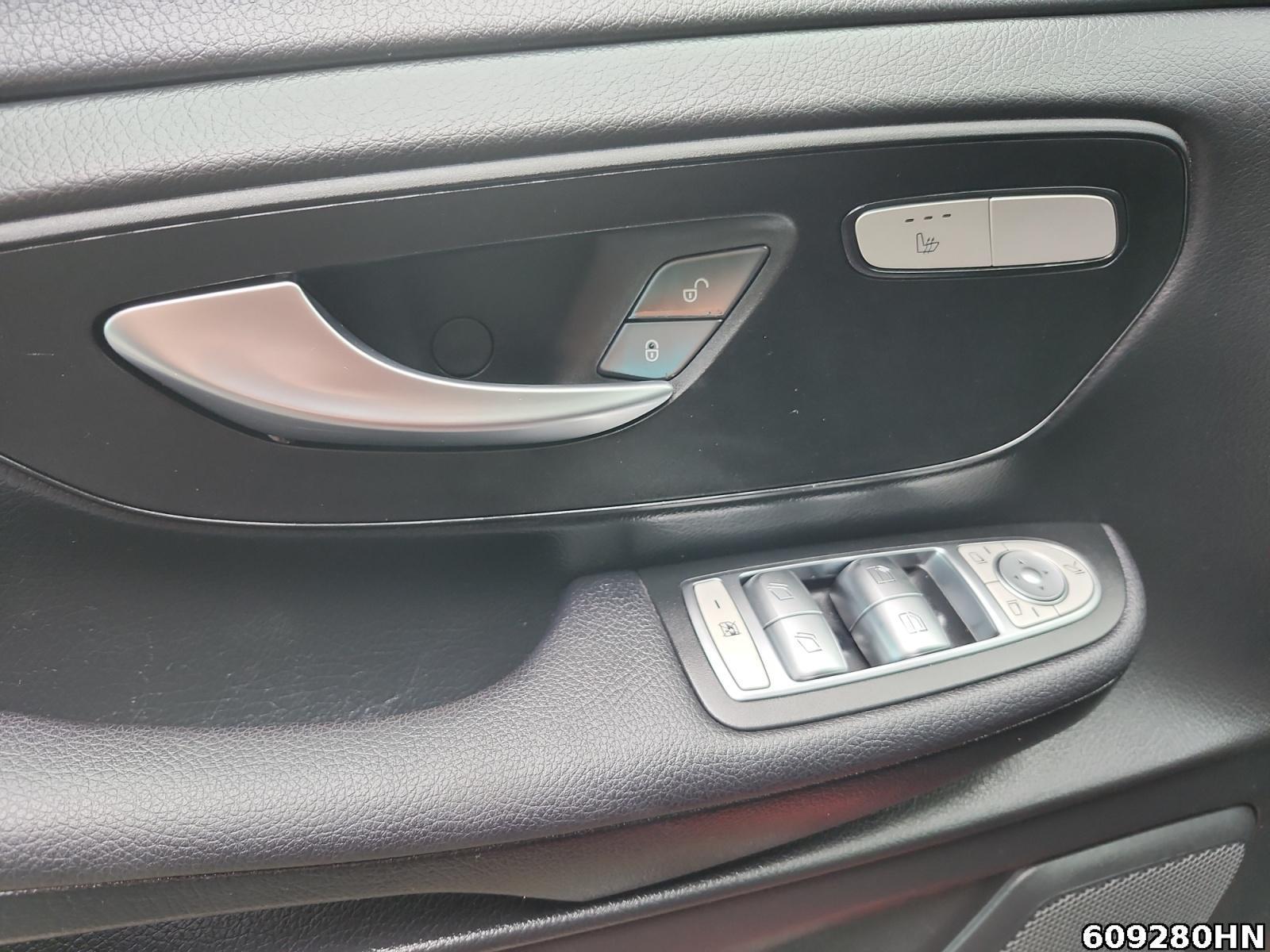 Fahrzeugabbildung Mercedes-Benz V 220 Edition*kompakt*Navi*LED*Kamera*6-Sitzer*