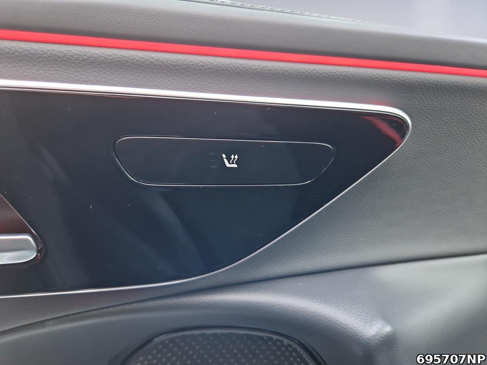 Fahrzeugabbildung Mercedes-Benz E 220 d AMG Night Pano KEYLESS DISTRONIC 21