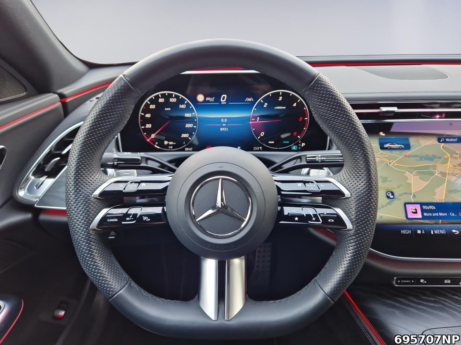 Fahrzeugabbildung Mercedes-Benz E 220 d AMG Night Pano KEYLESS DISTRONIC 21