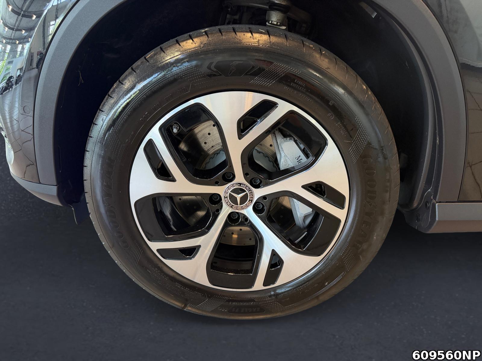 Fahrzeugabbildung Mercedes-Benz GLC 300 e 4M Avantgarde AHK DIGITAL LIGHT 360°.