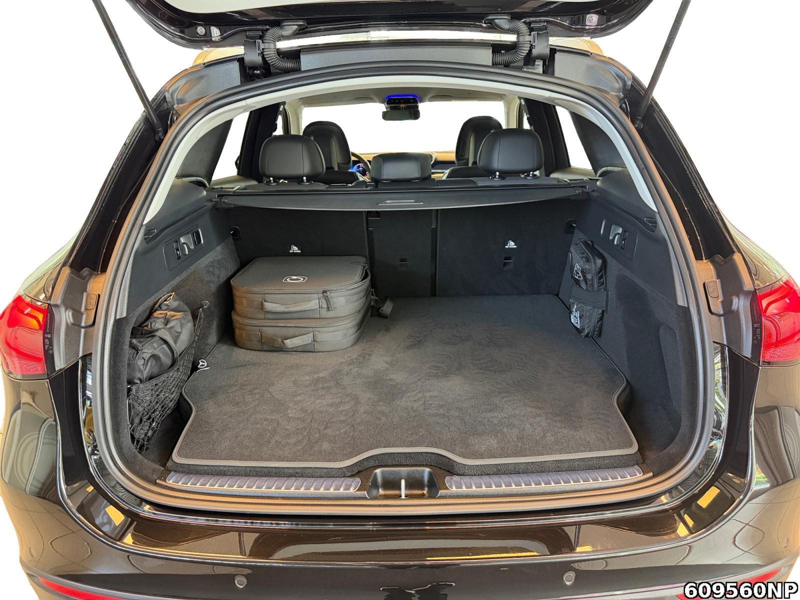 Fahrzeugabbildung Mercedes-Benz GLC 300 e 4M Avantgarde AHK DIGITAL LIGHT 360°.