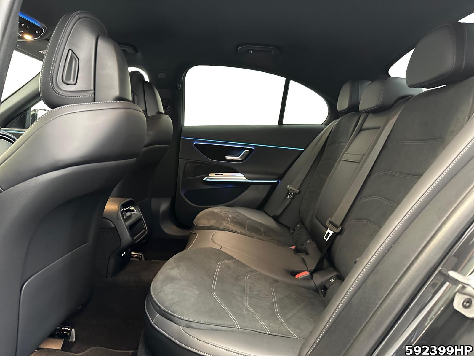 Fahrzeugabbildung Mercedes-Benz E 220 d AMG Night DISTRONIC Ambiente KEYLESS