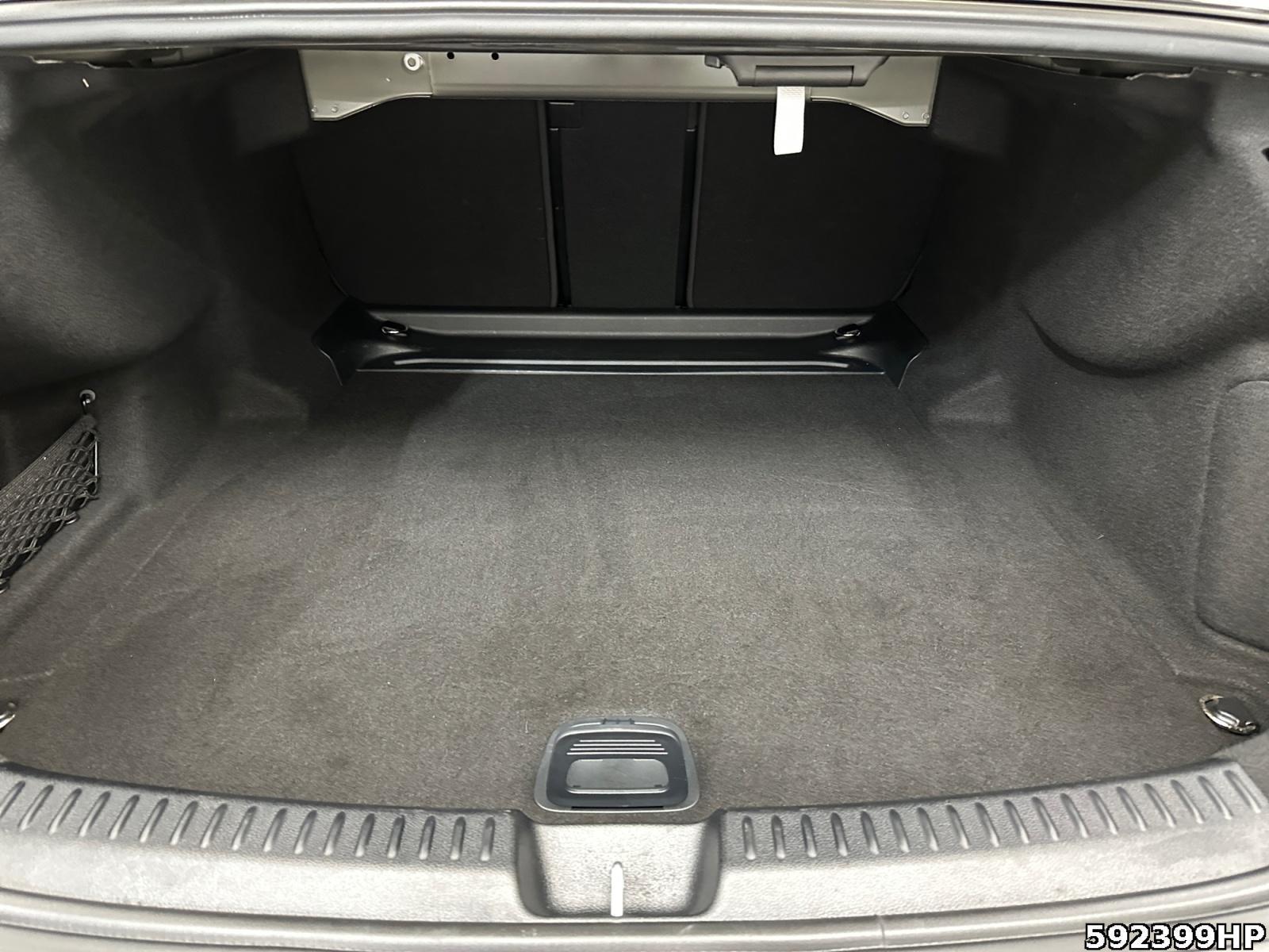 Fahrzeugabbildung Mercedes-Benz E 220 d AMG Night DISTRONIC Ambiente KEYLESS