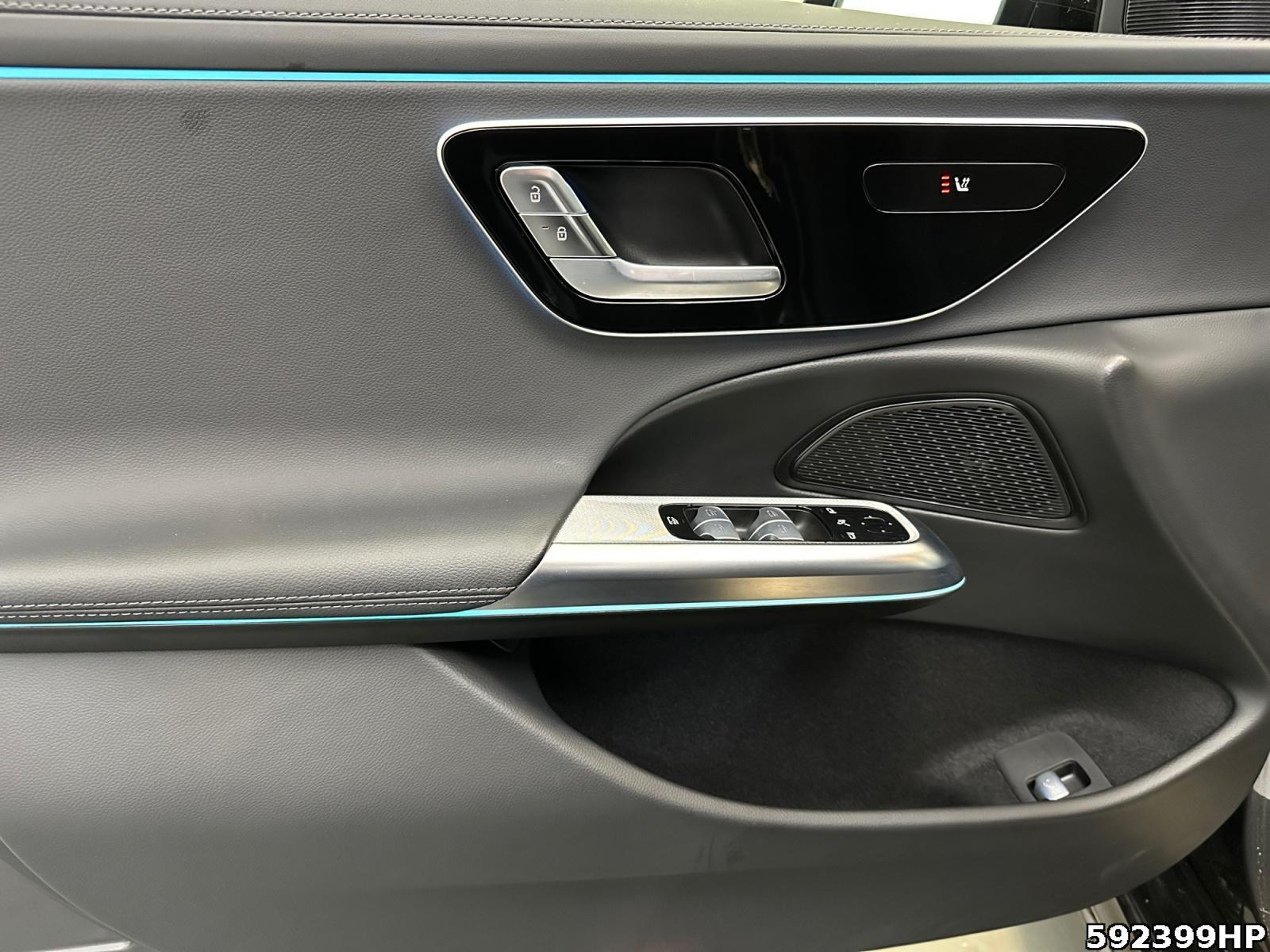 Fahrzeugabbildung Mercedes-Benz E 220 d AMG Night DISTRONIC Ambiente KEYLESS