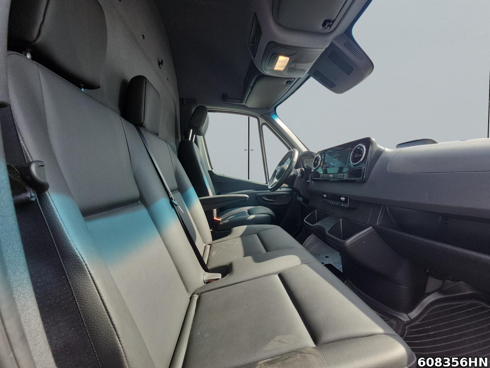 Fahrzeugabbildung Mercedes-Benz eSprinter 414 Kasten*L2H2*BOTT Regale*LED*TOP!