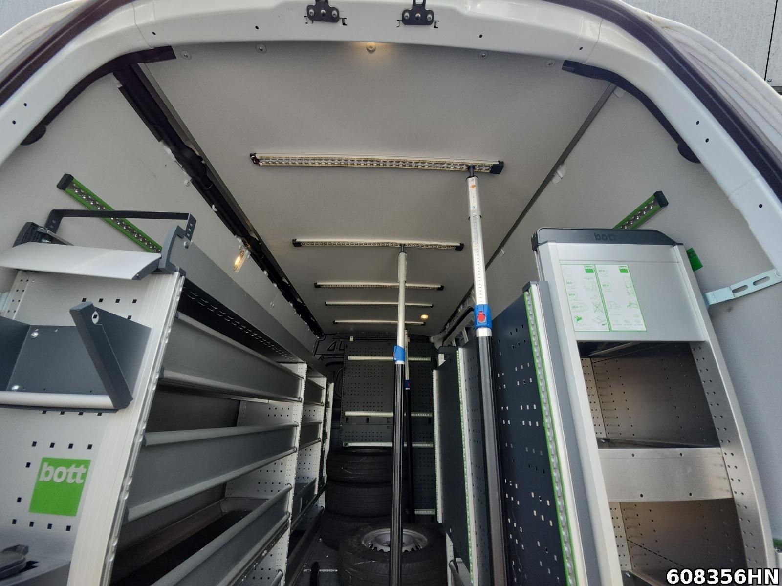 Fahrzeugabbildung Mercedes-Benz eSprinter 414 Kasten*L2H2*BOTT Regale*LED*TOP!