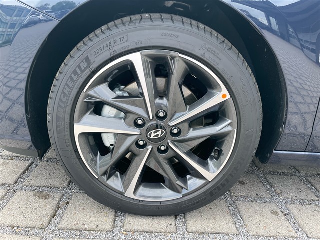 Fahrzeugabbildung Hyundai i30 ADVANTAGE